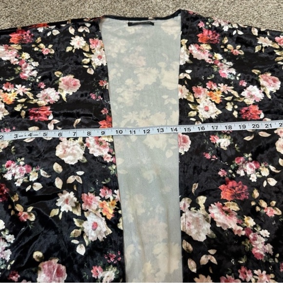Do Everything in Love Women’s Floral Velvet Boho Kimono One size - Picture 7 of 8